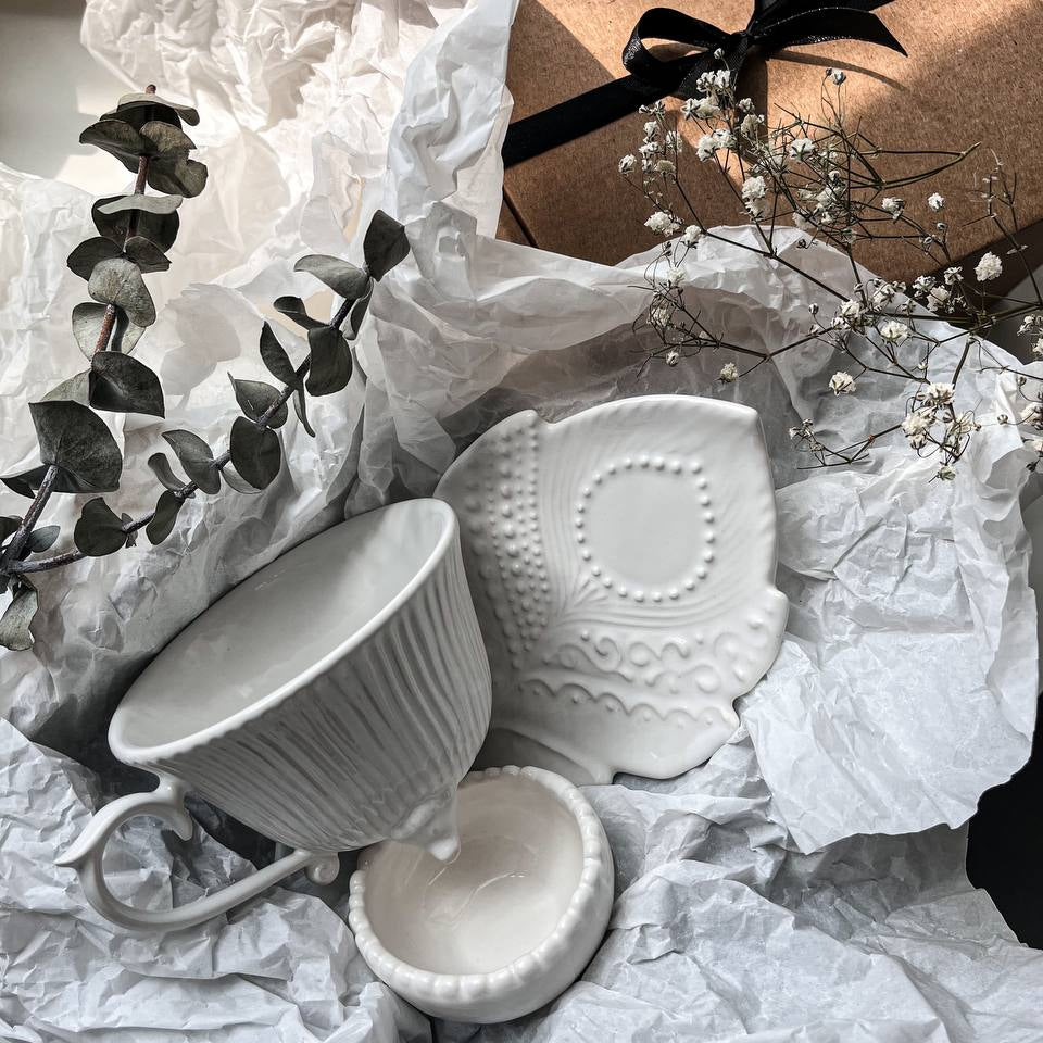 Gift set with a mug on legs