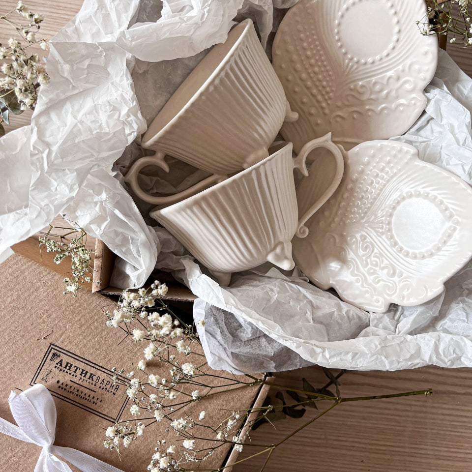 Gift set with mugs on legs in a gift box