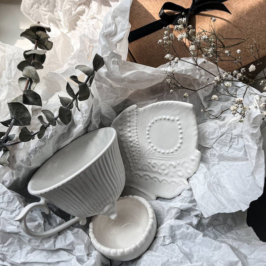 Gift set with a mug on legs