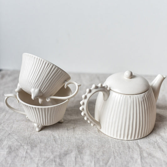 Tea set White Pearl of a teapot and 2 mugs on legs
