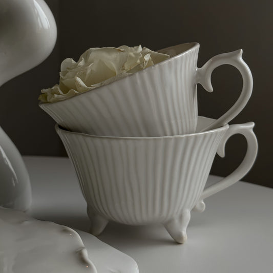 Mug on legs "White pearl"