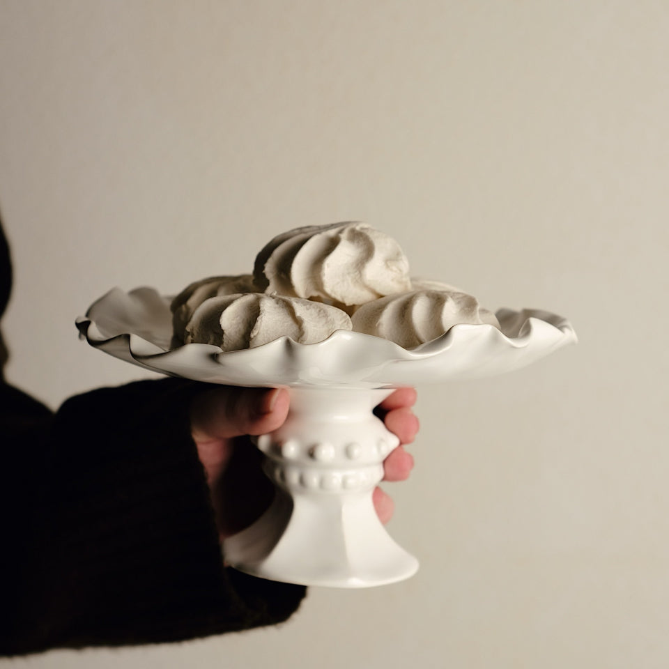 Cake stand on a vintage leg with lace edges "White Pearl"